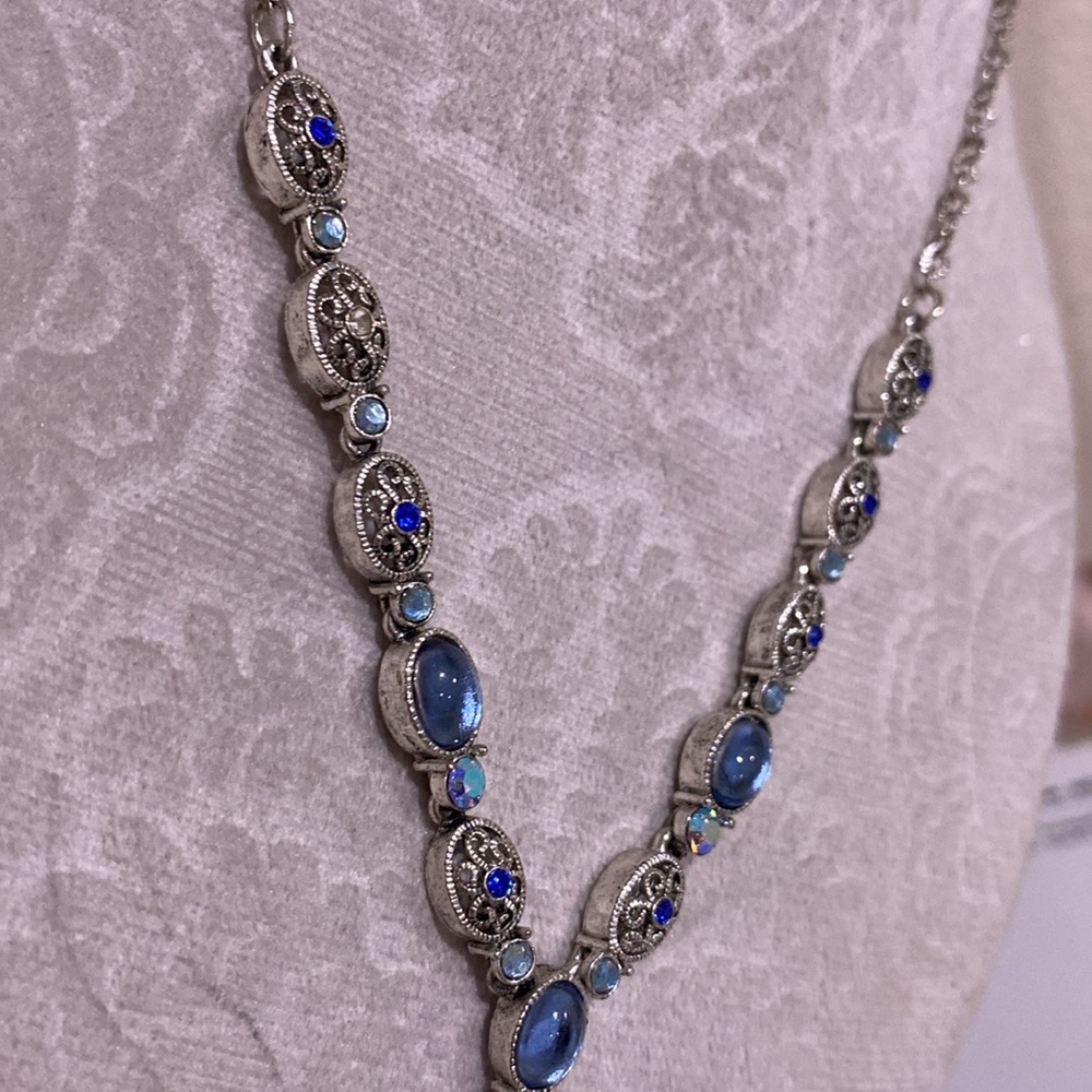 Elegant Silver and Blue Necklace - Picture 4 of 5
